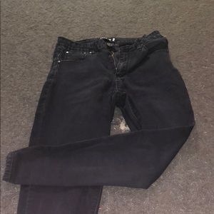 Black skinny jeans. Worn like new!
